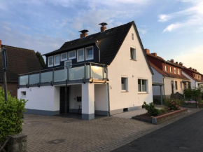 Ferienwohnung „Im Kleinen Löök“ - DG - 2 Zimmer - Balkon - Boxspringbett - 2 TV